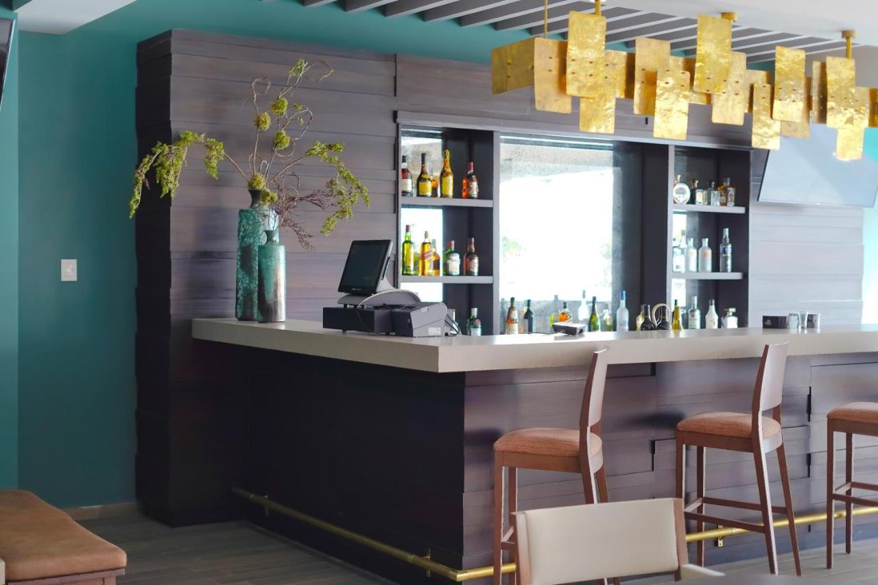 Metria Hotel Λεόν Εξωτερικό φωτογραφία The bar at the hotel