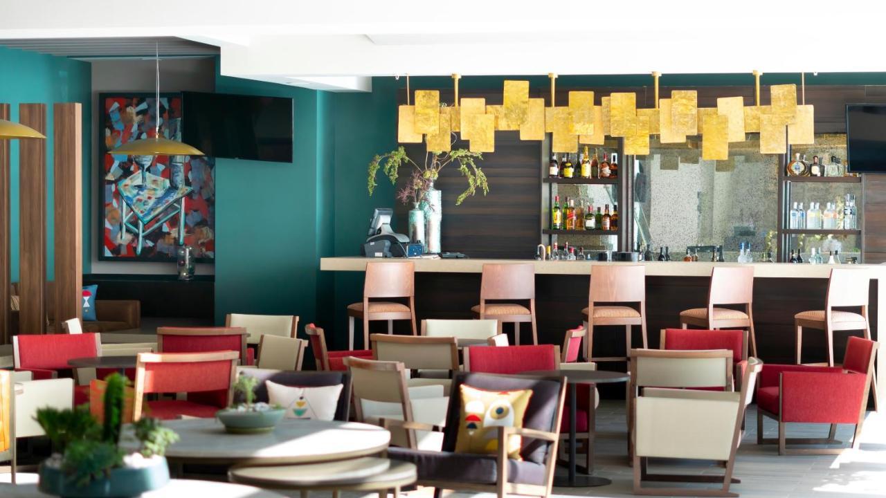 Metria Hotel Λεόν Εξωτερικό φωτογραφία The bar at the hotel