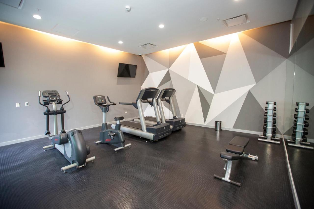 Metria Hotel Λεόν Εξωτερικό φωτογραφία The gym at the hotel