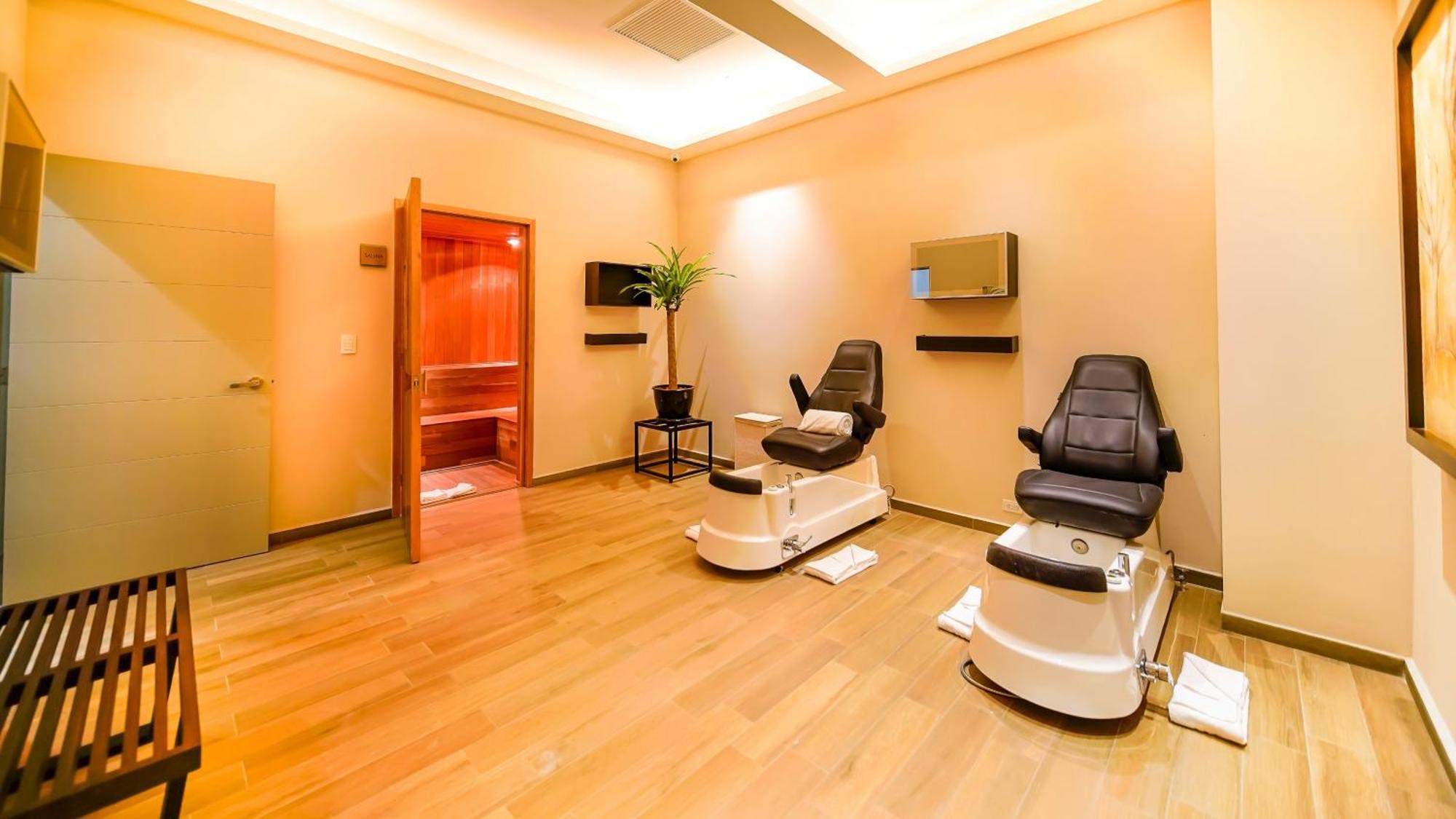 Metria Hotel Λεόν Εξωτερικό φωτογραφία A nail salon
